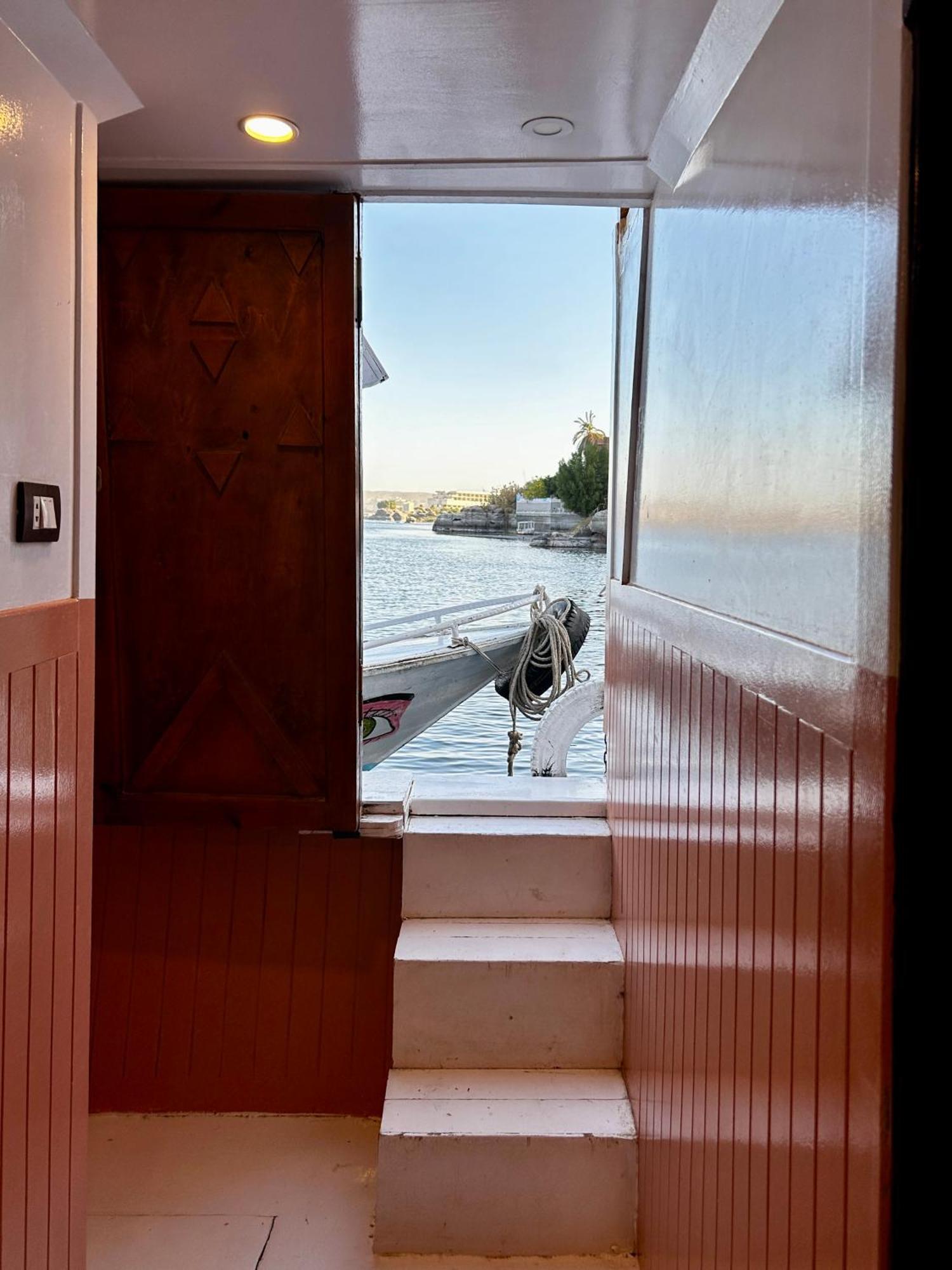 Houseboat Hotel And Nile Cruises Zainoba Aswan Exterior photo