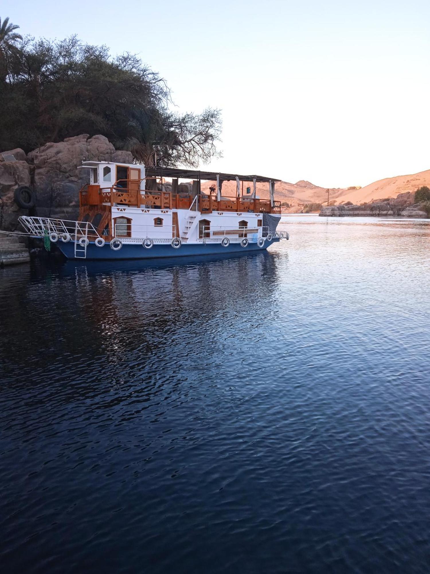 Houseboat Hotel And Nile Cruises Zainoba Aswan Exterior photo
