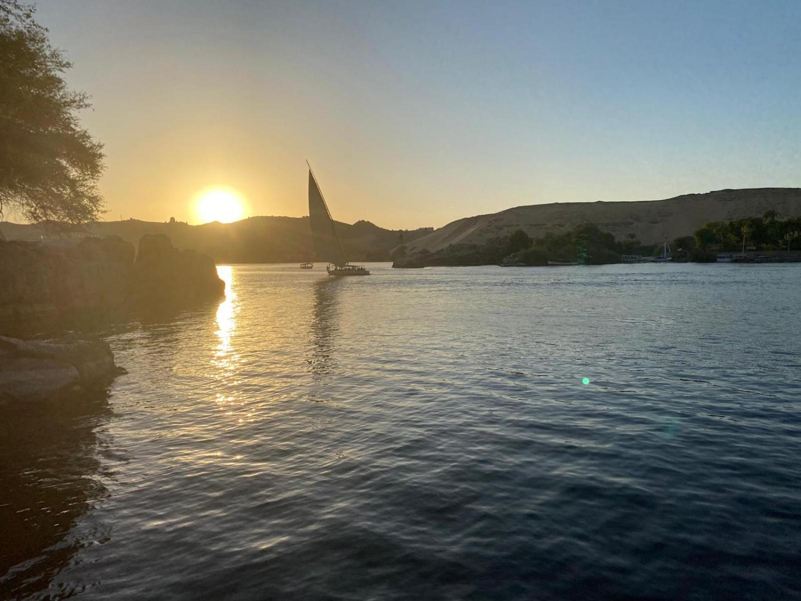 Houseboat Hotel And Nile Cruises Zainoba Aswan Room photo